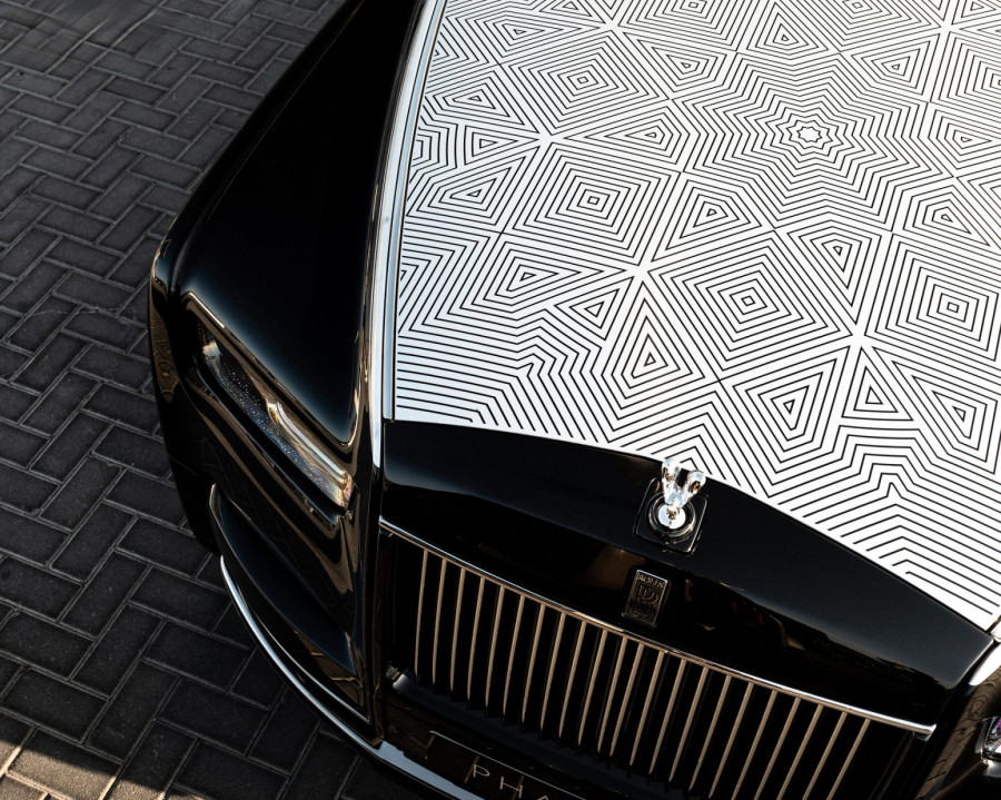 Jedan jedini primerak: Rolls-Royce ukrašen arapskim motivima FOTO
