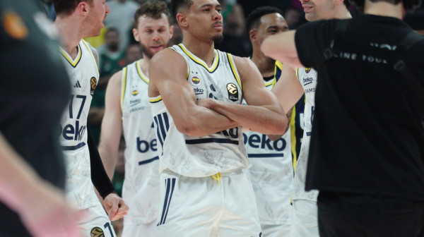 Fenerbahče predstavio "Boldvinov logo" FOTO