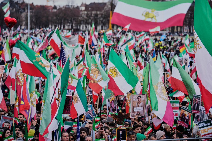 Iran zapalio Minhen; Stotine hiljada ljudi na ulicama FOTO/VIDEO