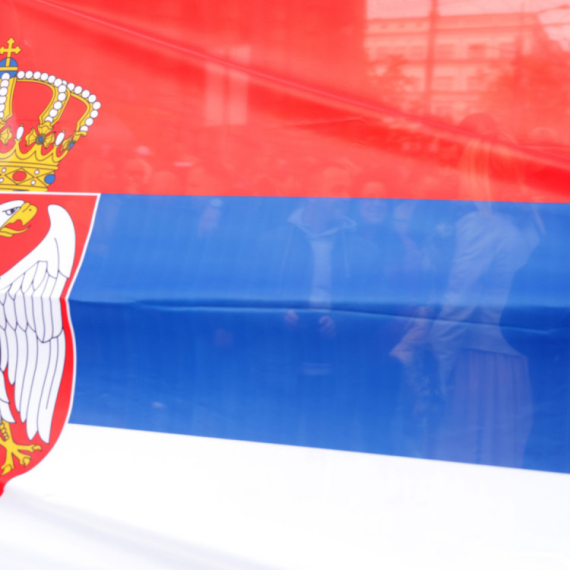 Najveća srpska zastava na skupu 27. juna na koji je građane pozvao Vučić