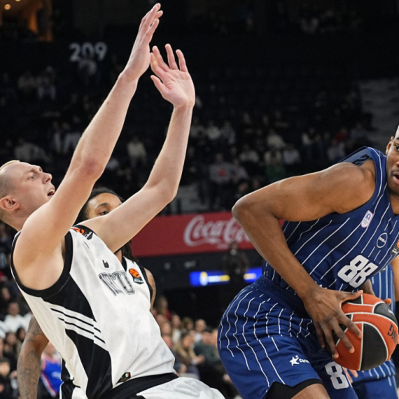 Efes produžio saradnju sa centrom