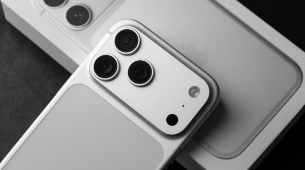 Apple menja dugogodišnju tradiciju: Novi iPhone dobija promenu koju niko ne želi