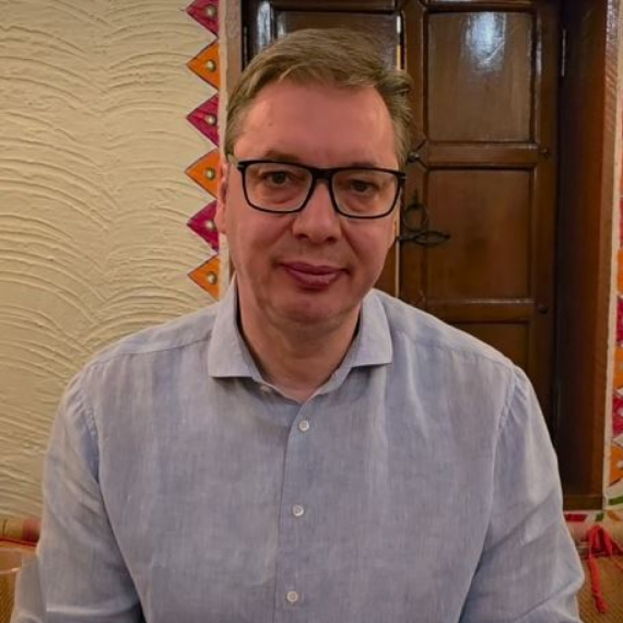 Vučić u Indiji: "Rekli su da je ovo specijalitet, sve je ljuto; Bavićemo se budućnošću Srbije" VIDEO