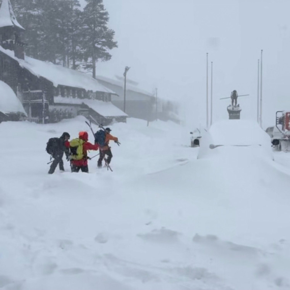 Jaka snežna oluja izazvala lavinu: 10 skijaša nestalo FOTO/VIDEO