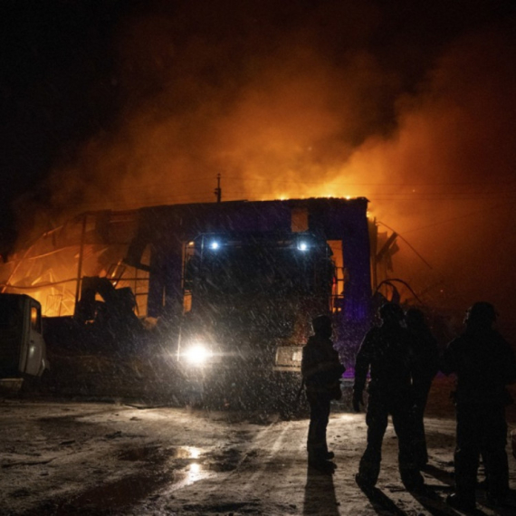 Rat u Ukrajini – dan 1.492: Još jedna država spustila rampu; Gorele rafinerije; Zelenski vidi mir FOTO/VIDEO