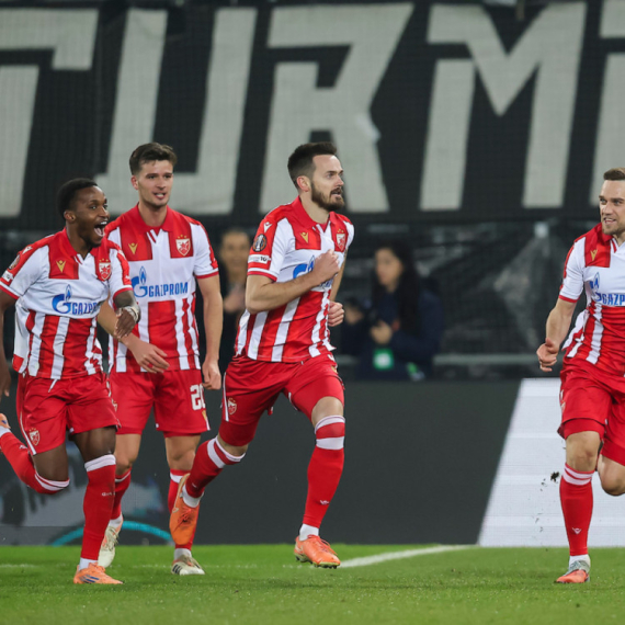 Zvezda otputovala u Lil: Bez dva startera u avionu!