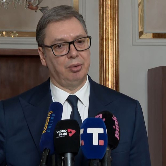 Vučić: Drugi mesec zaredom imamo bolje prihode nego što smo očekivali