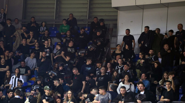 Grobari izbačeni iz hale Čair FOTO/VIDEO