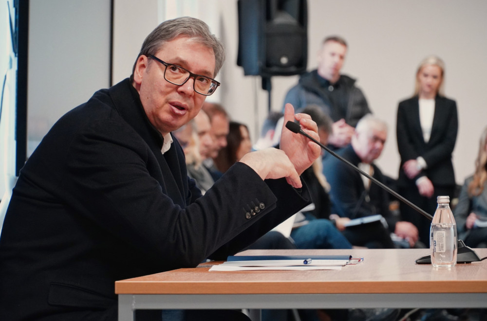 Vučić predstavnicima mesnih zajednica u Knjaževcu: Morate da razgovarate sa građanima