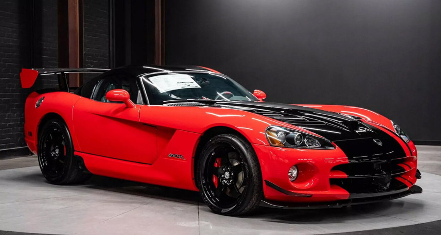 Star 17 godina – a nov! Dodge Viper i dalje u fabričkom najlonu, prešao samo 24 km FOTO