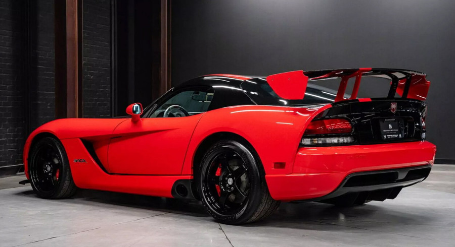 Star 17 godina – a nov! Dodge Viper i dalje u fabričkom najlonu, prešao samo 24 km FOTO