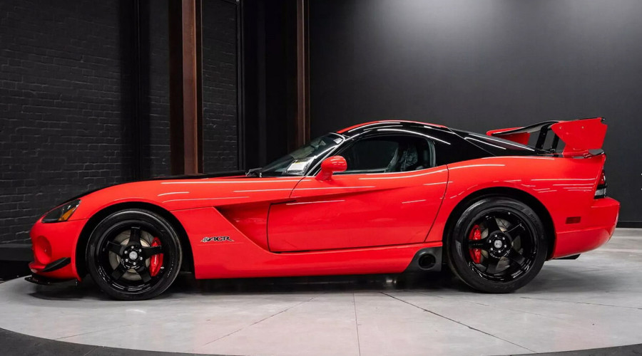 Star 17 godina – a nov! Dodge Viper i dalje u fabričkom najlonu, prešao samo 24 km FOTO