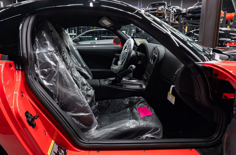 Star 17 godina – a nov! Dodge Viper i dalje u fabričkom najlonu, prešao samo 24 km FOTO