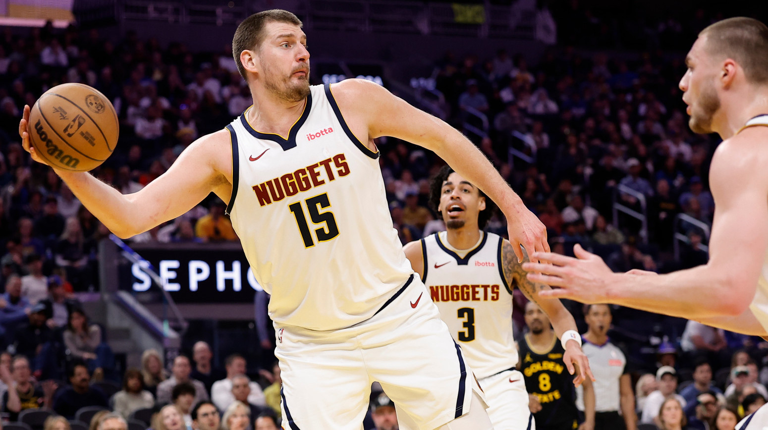 Jokić razbijao, ali i gledao katastrofu Denvera u 4/4! VIDEO