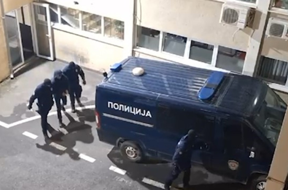 Hteli da ubiju Vučića i njegovu porodicu: Objavljen snimak hapšenja dve osobe u Kraljevu VIDEO