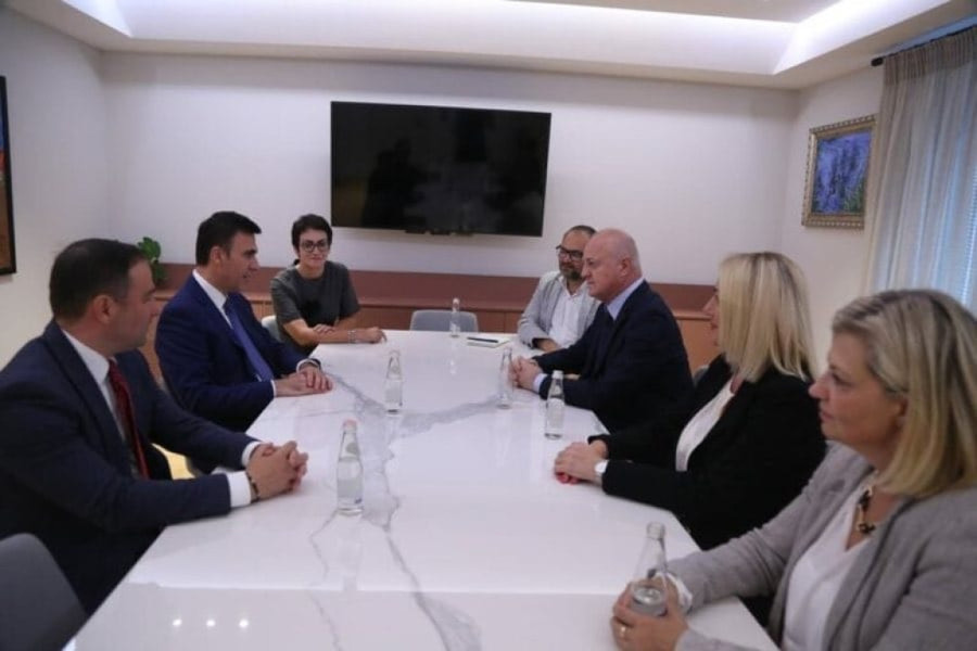 Mrdić: Da li iko u Srbiji zna o čemu je Nenadić razgovarao sa albanskim tužiocima? FOTO