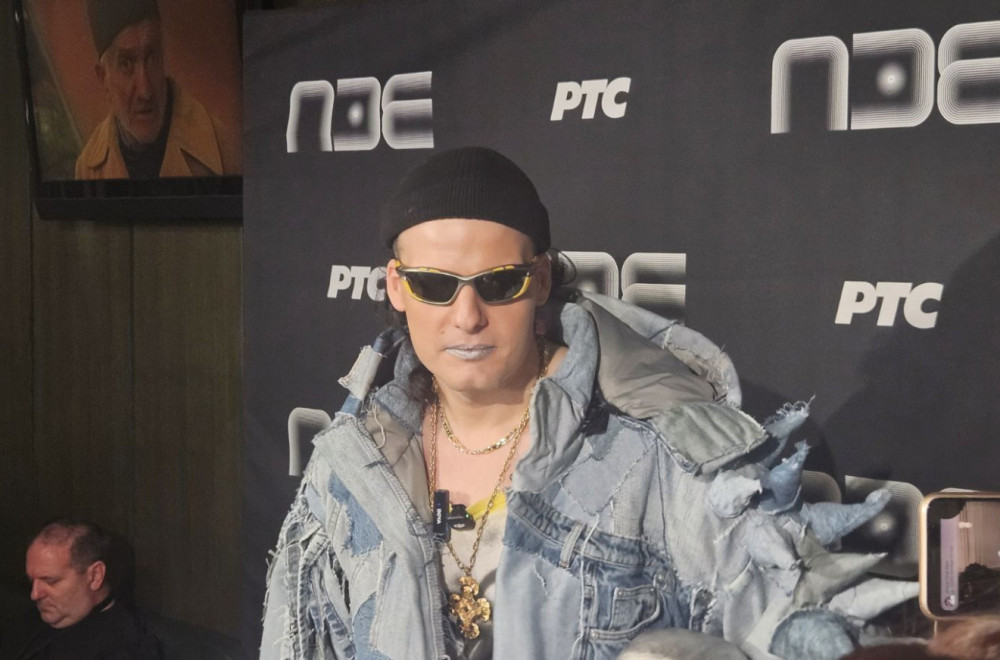 Šajkača i narodna nošnja u polufinalu PZE: Eegor pokazao zašto je jedan od favorita FOTO