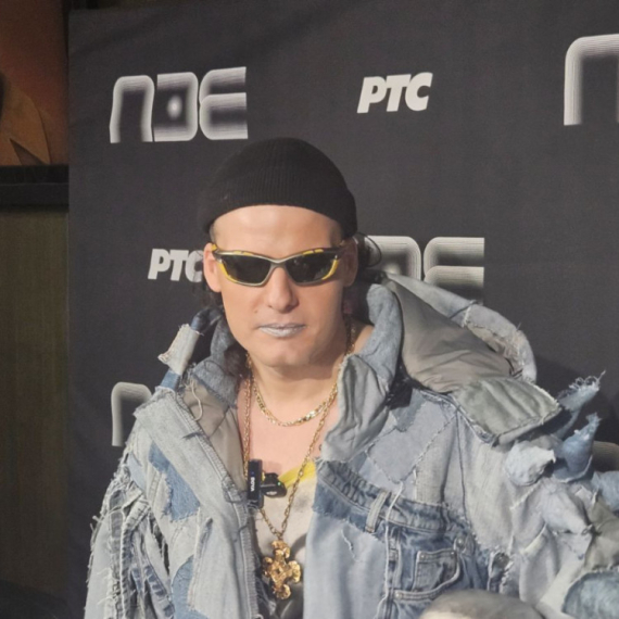 Šajkača i narodna nošnja u polufinalu PZE: Eegor pokazao zašto je jedan od favorita FOTO
