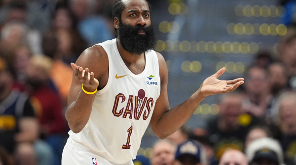 Klivlend u problemu – povredio se Harden!