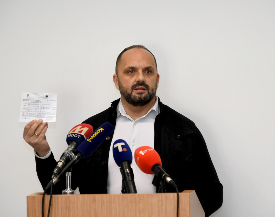 Radojević: Dobio sam sudski poziv zbog postavljanja banera Mir Božji, Hristos se rodi na Badnji dan
