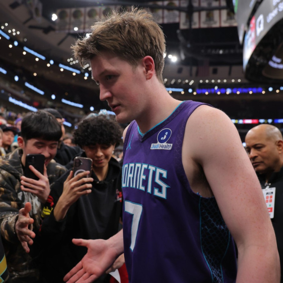 Knupel daleko ispred Karija – najbolji u istoriji NBA VIDEO