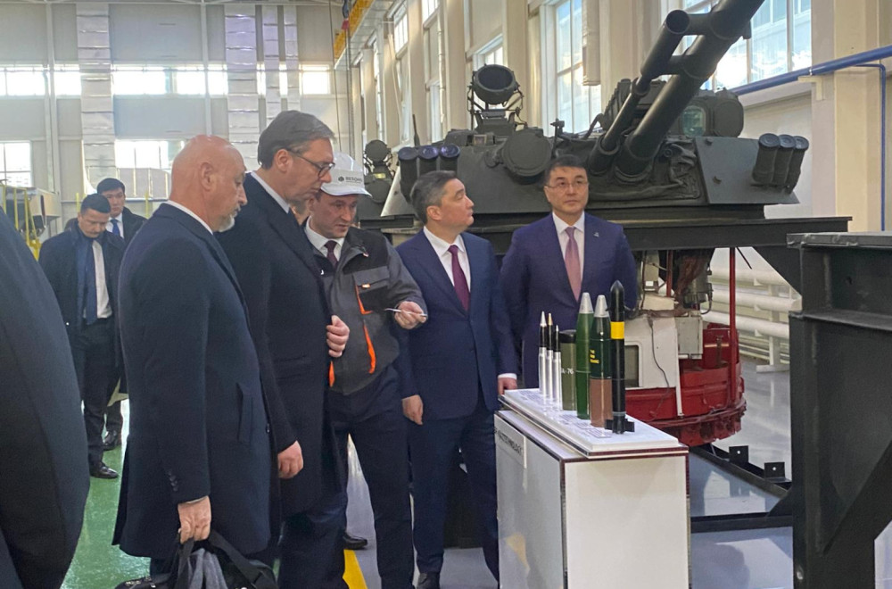 Vučić obišao vojnu izložbu kazahstanske kompanije: Razgovarali o modernizaciji odbrambenih kapaciteta Srbije