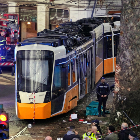 Haos na ulicama Milana; Tramvaj izleteo iz šina, ima mrtvih i povređenih FOTO/VIDEO