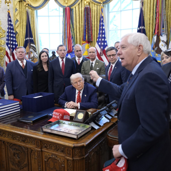 Američki senator ne želi da stane: Traži da Kongres raspravlja o primirju u Iranu