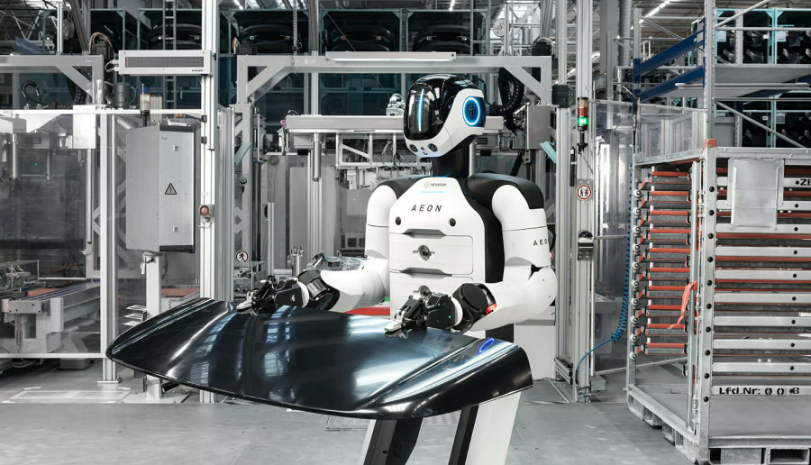 BMW uvodi humanoidne robote: Sklapaju automobile i rade bez pauze VIDEO