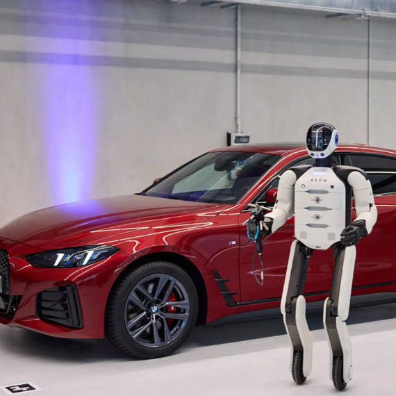 BMW uvodi humanoidne robote: Sklapaju automobile i rade bez pauze VIDEO