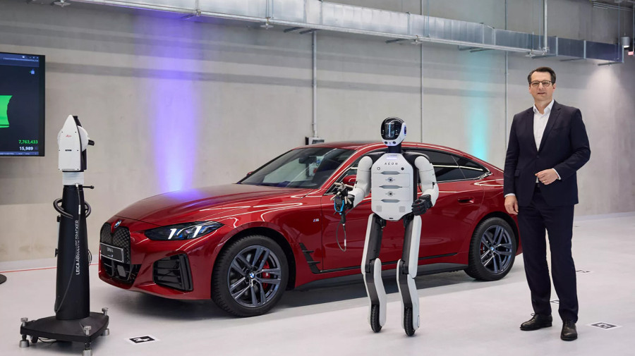 BMW uvodi humanoidne robote: Sklapaju automobile i rade bez pauze VIDEO