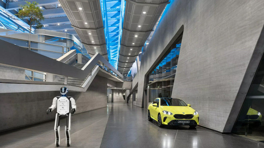 BMW uvodi humanoidne robote: Sklapaju automobile i rade bez pauze VIDEO