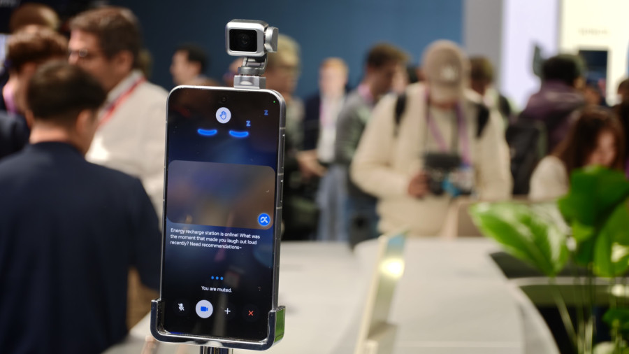 Robot telefon? Može! FOTO