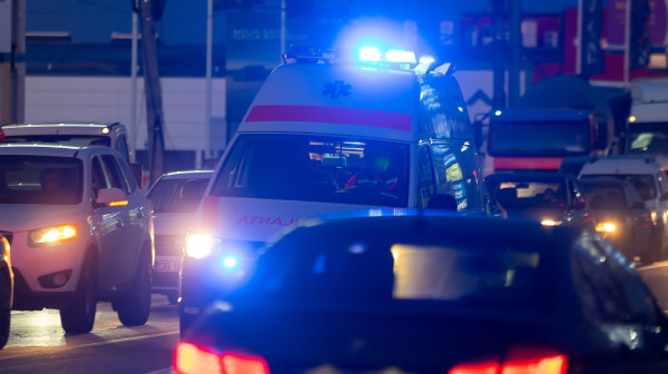 Sleteo automobilom sa litice visoke 70 metara – preživeo
