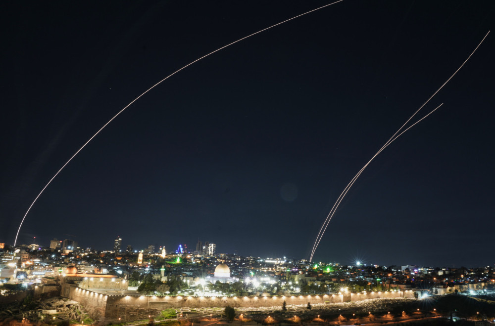 Israel has launched a new wave of attacks on Iran; the Strait of Hormuz is closed; Trump was threatened PHOTO