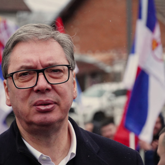 Vučić: "Cena goriva raste najviše tri dinara"