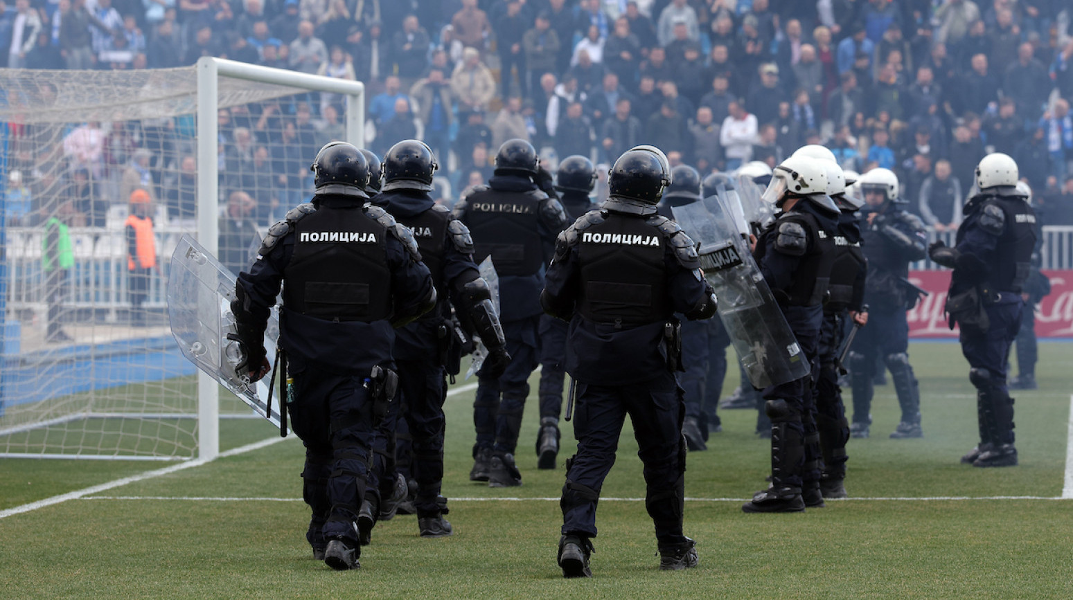 "Delije" napravile haos u Novom Pazaru – u prvom minutu! FOTO