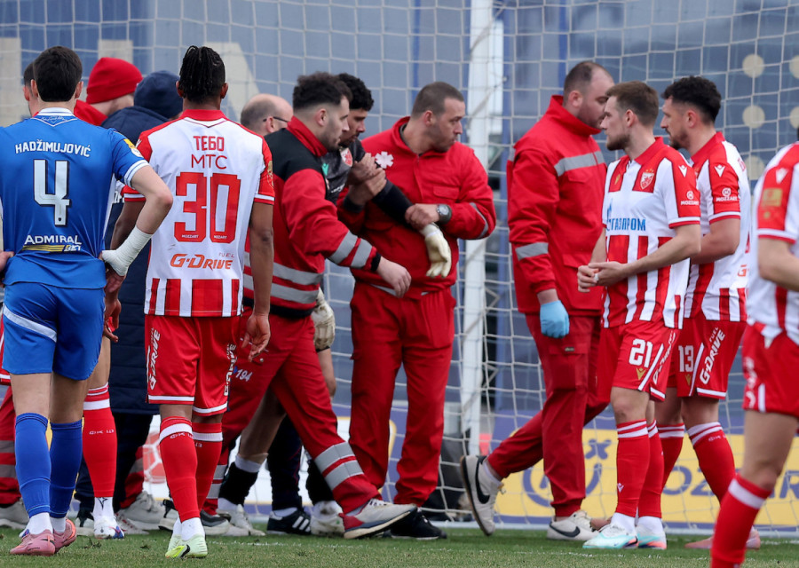 Užasne scene u Pazaru – Mateus dobio udarac u glavu, odmah zamenjen! FOTO