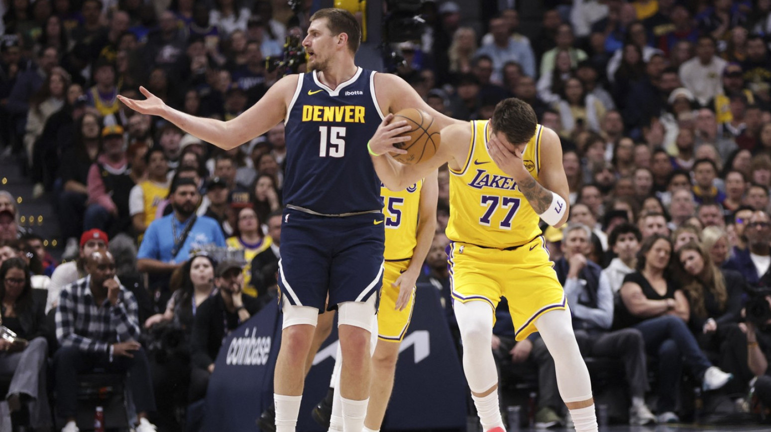 Jokić spektakularnim prodorom "presudio" Lejkersima VIDEO
