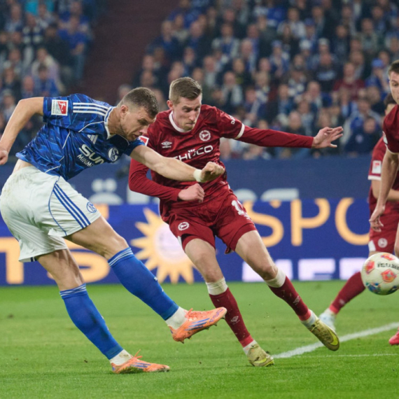 Džeko prkosi godinama – peti gol u sedmoj utakmici VIDEO
