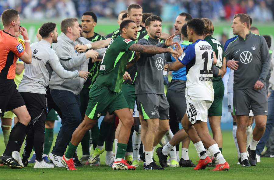Nesvakidašnji haos u Bundesligi – igrači se tukli, navijači divljali FOTO