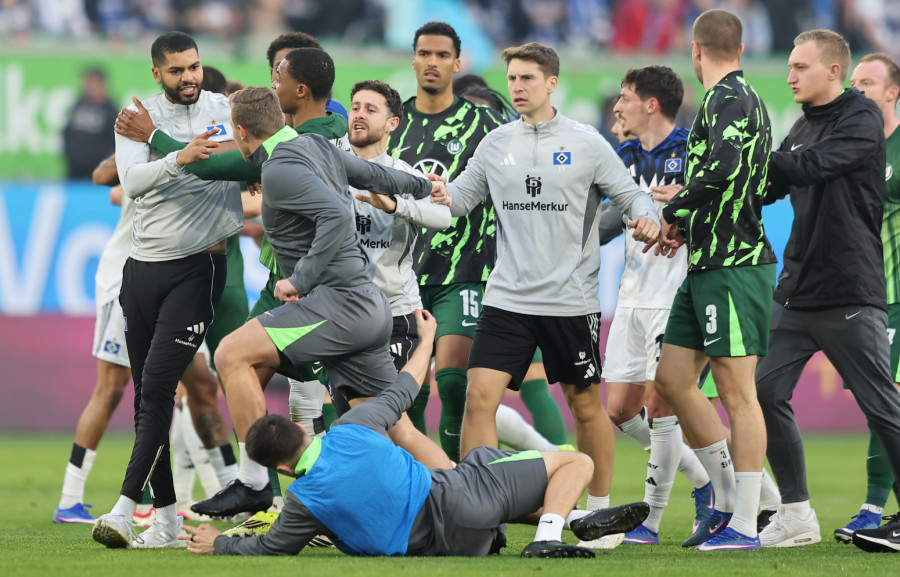Nesvakidašnji haos u Bundesligi – igrači se tukli, navijači divljali FOTO