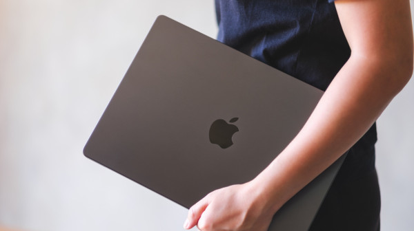 Apple gazi sopstvenu reč: Stiže MacBook koji menja sve