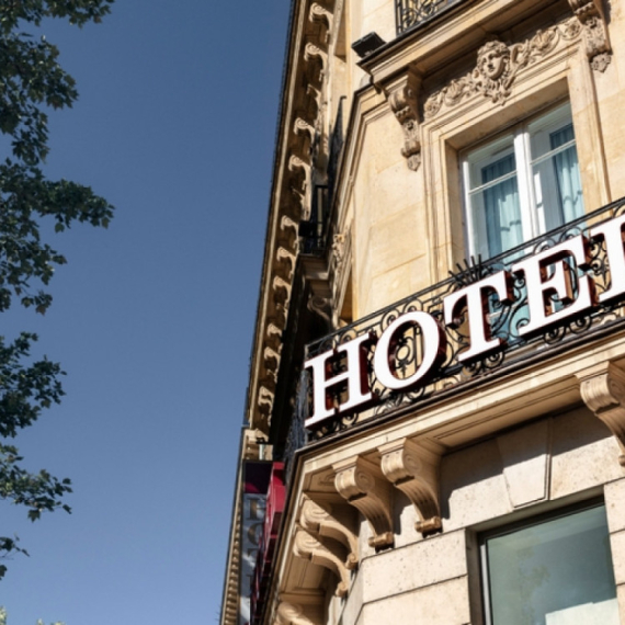 Hit ponuda zaludela turiste: Francuski hotel vraća novac gostima zbog lošeg vremena
