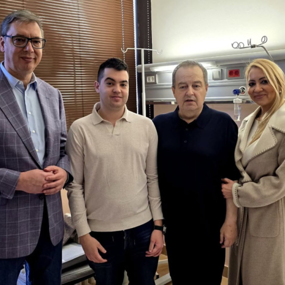 Vučić sa Dačićem: "Ivica upravo izlazi iz bolnice"; "Zahvalan lekarima što su napravili čudo" FOTO