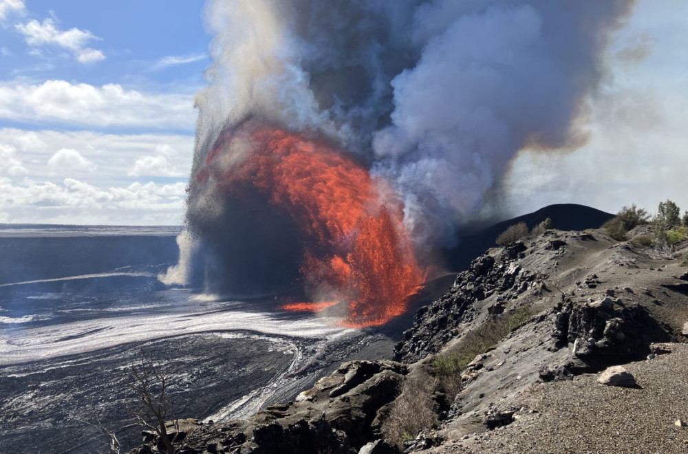 Eruptirao vulkan: Izbacivao fontane lave visoke i do 300 metara; Vlasti hitno reagovale FOTO/VIDEO