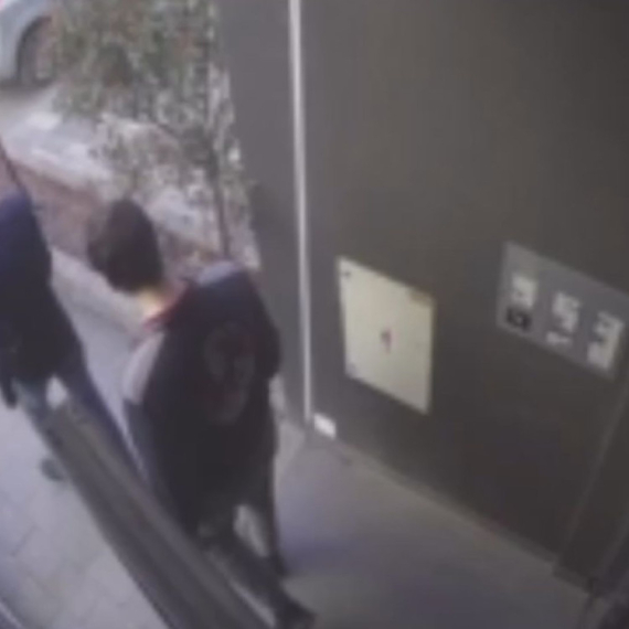 Da li su ovo osumnjičeni za ubistvo u Čačku? Policija pregleda sigurnosne snimke FOTO/VIDEO
