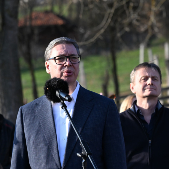 Vučić: "Nastavićemo sa osnaživanjem Vojske Srbije"; "Sutra sastanak o novim nabavkama"