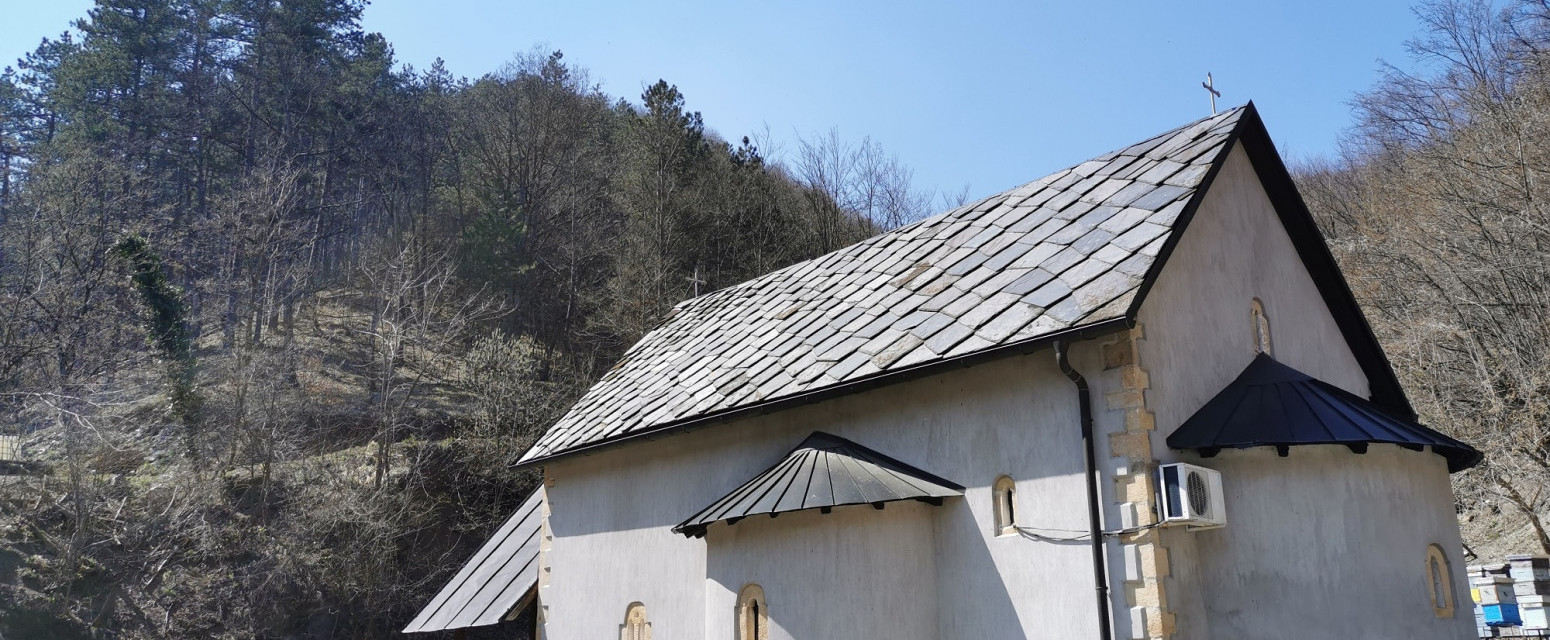 Čudotvorni izvor podno planine Jelice: Mnogi su ovde u molitvi pronašli spas FOTO