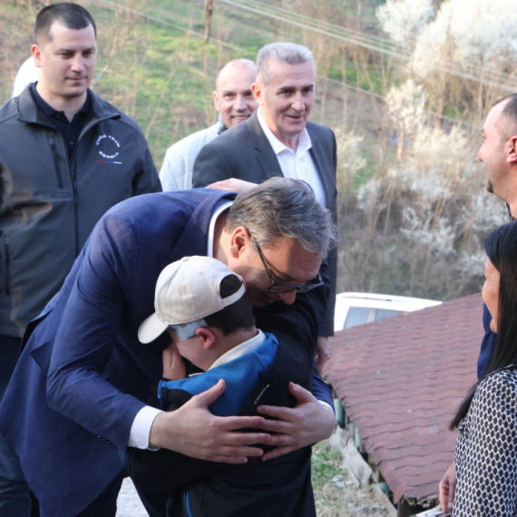 Narod šokiran i besan zbog ismevanja bolesnog dečaka od strane blokadera VIDEO